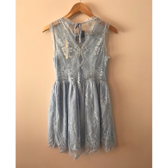 Pale blue lace dress - Picture 2 of 3